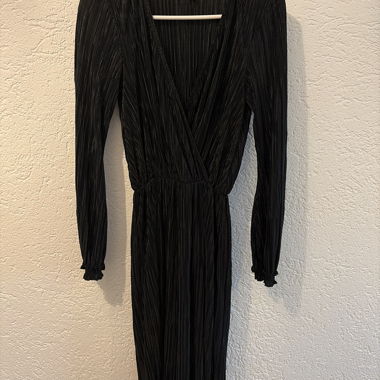 Robe noire plissée