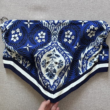 bustier foulard bleu et blanc