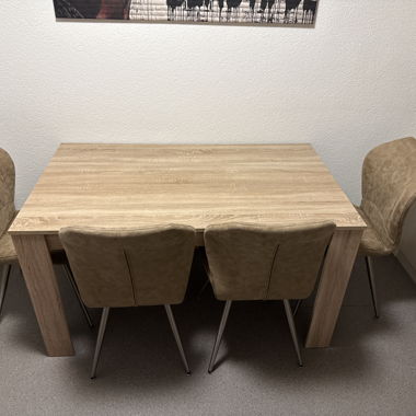 Table avec 4 chaises