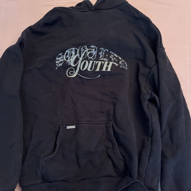 Hoodie noir avec impression