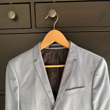 Blaue Anzugsjacke