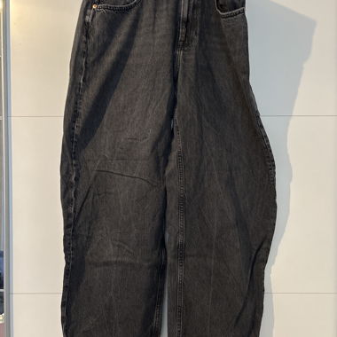 Schwarze weite Jeans