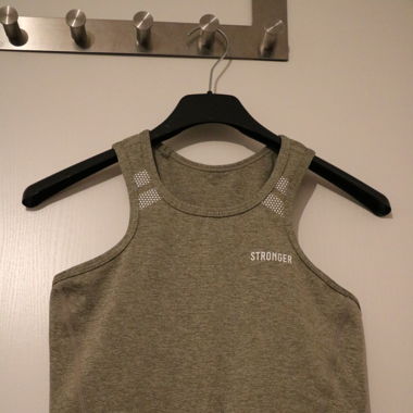 Sport Top der Marke Stronger Grösse XS NEU