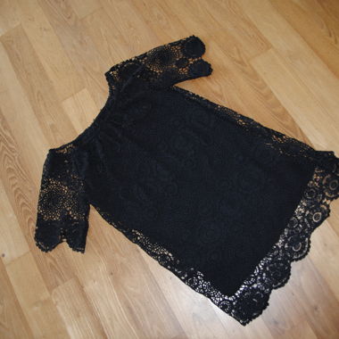 Robe noire en dentelle avec manches mi-longues Gr.M /38