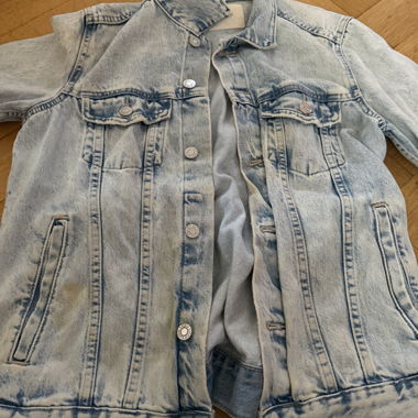 Giacca di jeans blu chiaro di lunghezza media