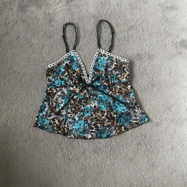 Top in pizzo con spalline sottili