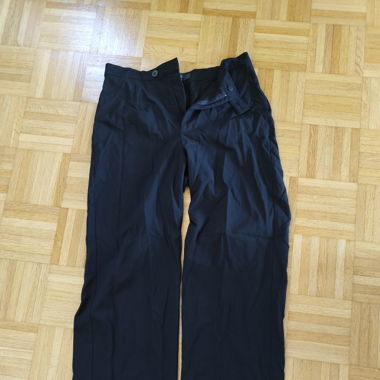 Schwarze Hose