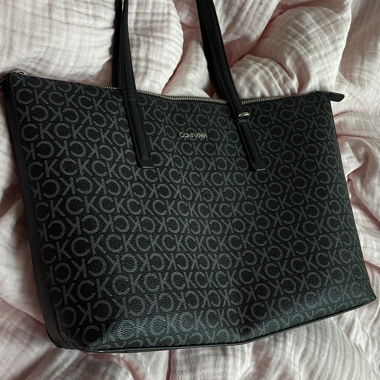 Calvin Klein Shopper