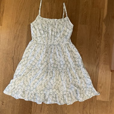 Robe à bretelles spaghetti à fleurs
