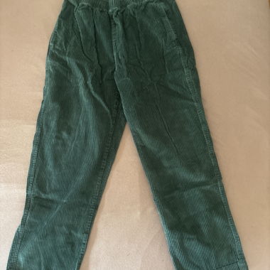 Grüne Cordhose