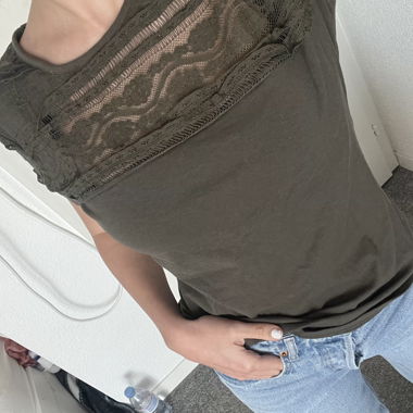T-shirt à dentelle vert militaire