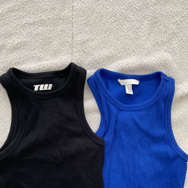 2 Crop Tops