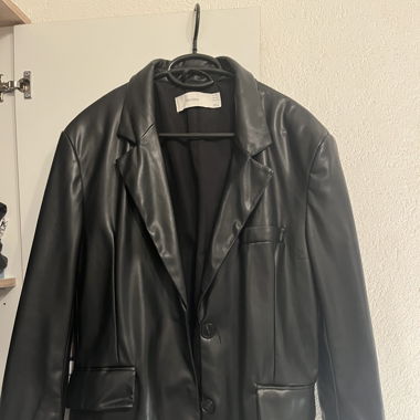 Blazer en cuir Bershka