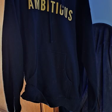 Felpa con cappuccio "AMBITIOUS"