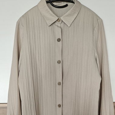 Blouse beige légère au tissu texturé