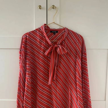 Elegante Schluppenbluse