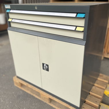 Metallschrank mit Schubladen