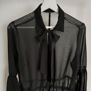 Schwarze durchsichtige Bluse