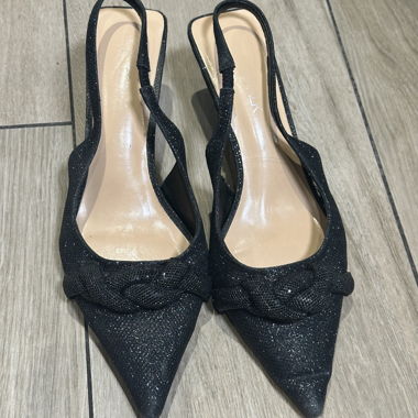 Sandales blanches et noires pour femmes
