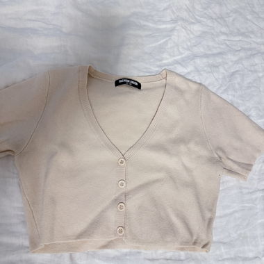 Beiger kurzer Cardigan von Fashion Union