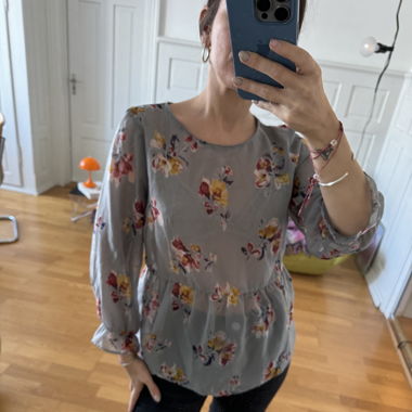 Cute Zara blouse 