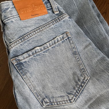 Straight-leg jeans
