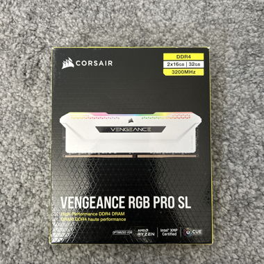 Barrette de RAM corsair blanc 