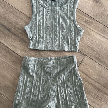 TOP UND SHORTS UNGETRAGEN GRÖSSE S