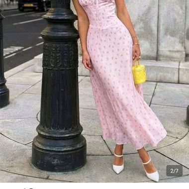Rosa Blumen-Maxi-Kleid