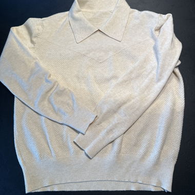 Beige knitted sweater with collar
