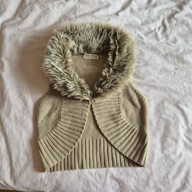 Kurzes Gilet beige mit Kunstfellkragen S