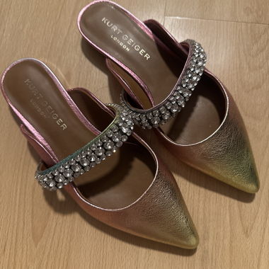 Mules Kurt Geiger con decorazioni