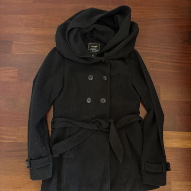 Cappotto da donna nero con cappuccio