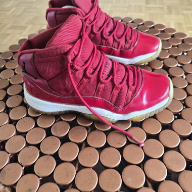 Air Jordan 11. Rouge Taille 38