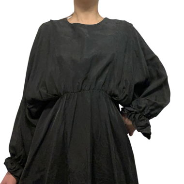 Robe courte manches bouffantes