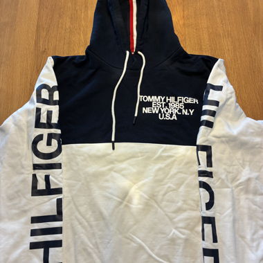 *TOMMY HILFIGER HOODIE* Size XL