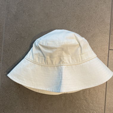 Chapeau bac à seau blanc