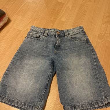 Blaue Bermuda Shorts