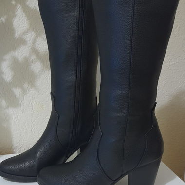 Bottes noires en simili cuir