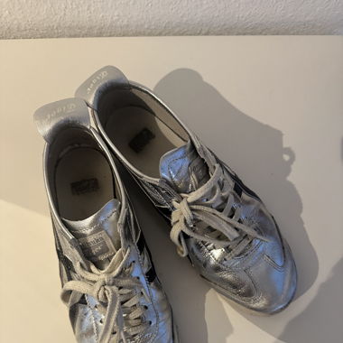 onitsuka tiger - silver