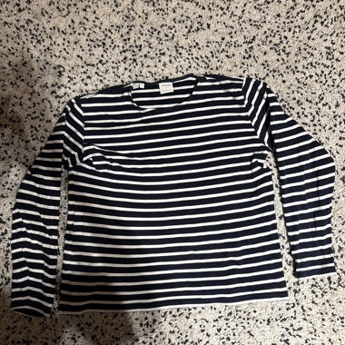 Gestreiftes Langarmshirt in Navy-Weiss