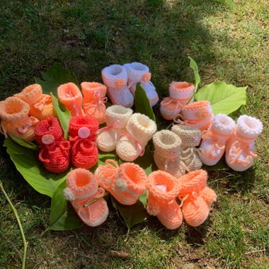 Selbstgestrickte Babyschühchen