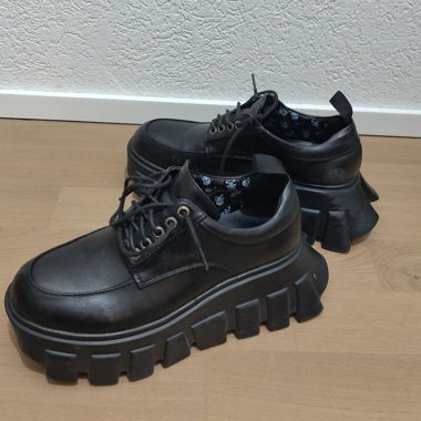 Sneakers/Derbys schwarz, grosse Sohle, 39