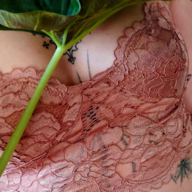 Top en dentelle rose