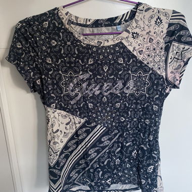 T-shirt GUESS pour femmes Paisley