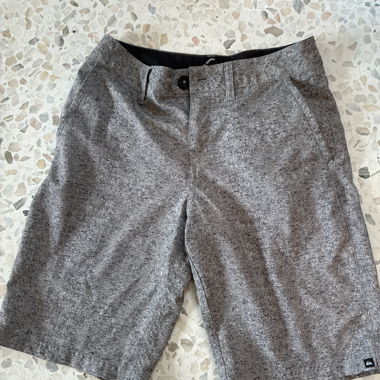 Graue Quiksilver Shorts