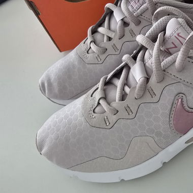 Nike legende 35.5 neuve