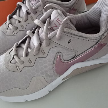 Nike legende 35.5 neuve