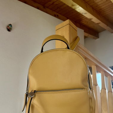Petit sac à dos jaune mignon