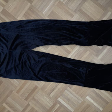 Schwarze Samthose